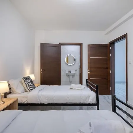 Wonderland, 1 * San Ġiljan